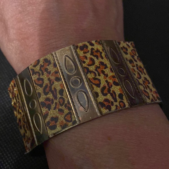 Vintage brass with leopard fabric cuff bracelet - Picture 2 of 9